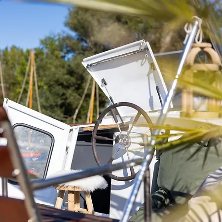 Authentic Charm Aboard The Serenity In Ámsterdam