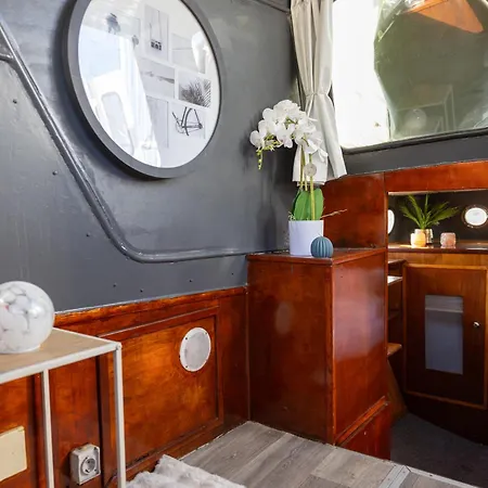 Authentic Charm Aboard The Serenity In ספינת מלון אמסטרדם