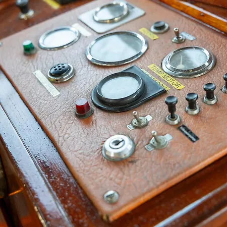 Authentic Charm Aboard The Serenity In אמסטרדם