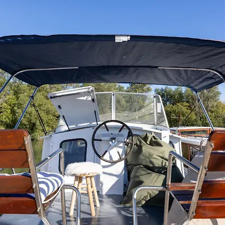 Authentic Charm Aboard The Serenity In ספינת מלון אמסטרדם