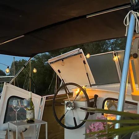 Authentic Charm Aboard The Serenity In אמסטרדם